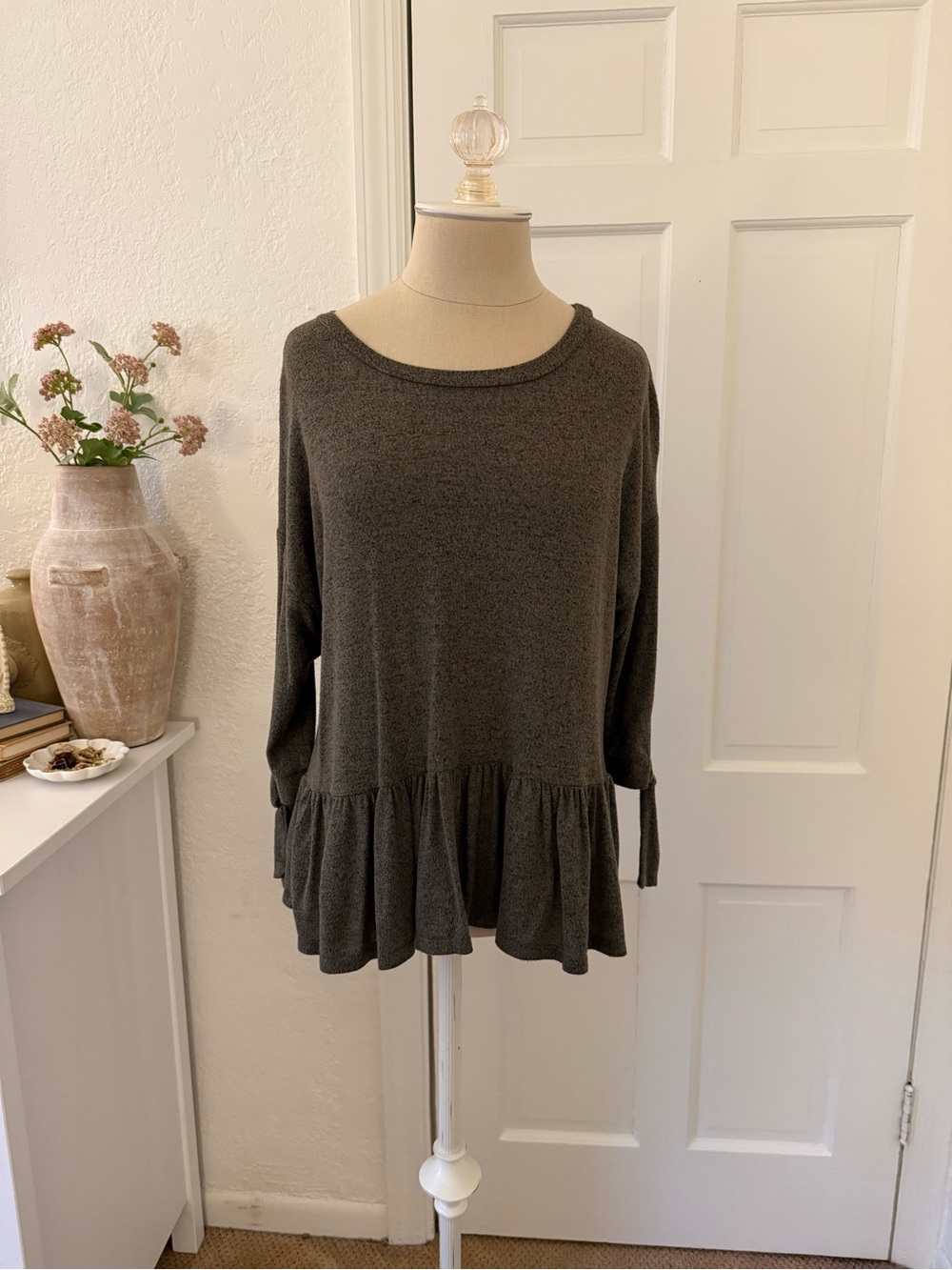 Dry Goods Soprano Green Grey Ruffle-Hem Long Sleeve Tunic